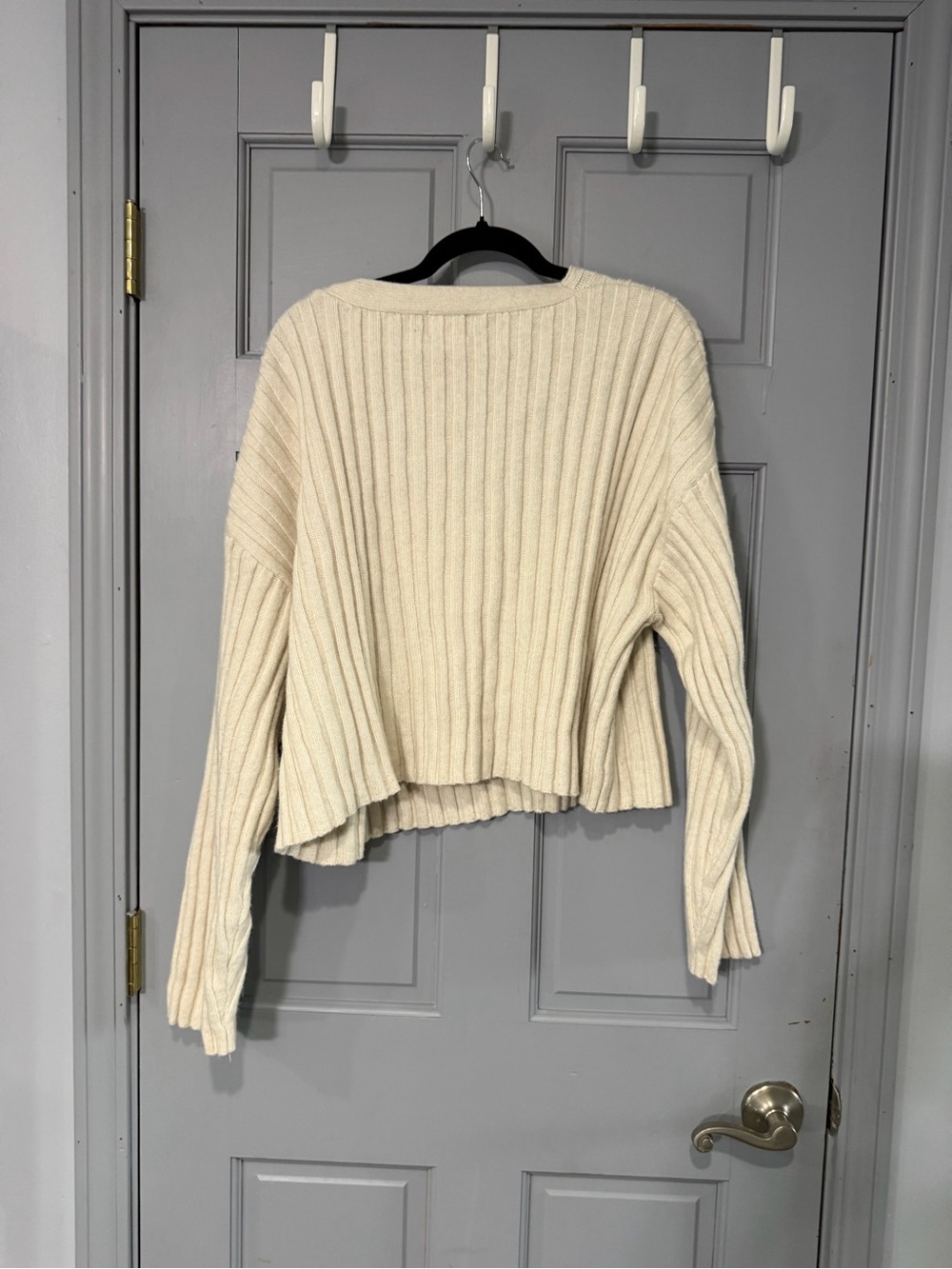 H&M Cream Ribbed V-Neck Sweater - Picture 4 of 6